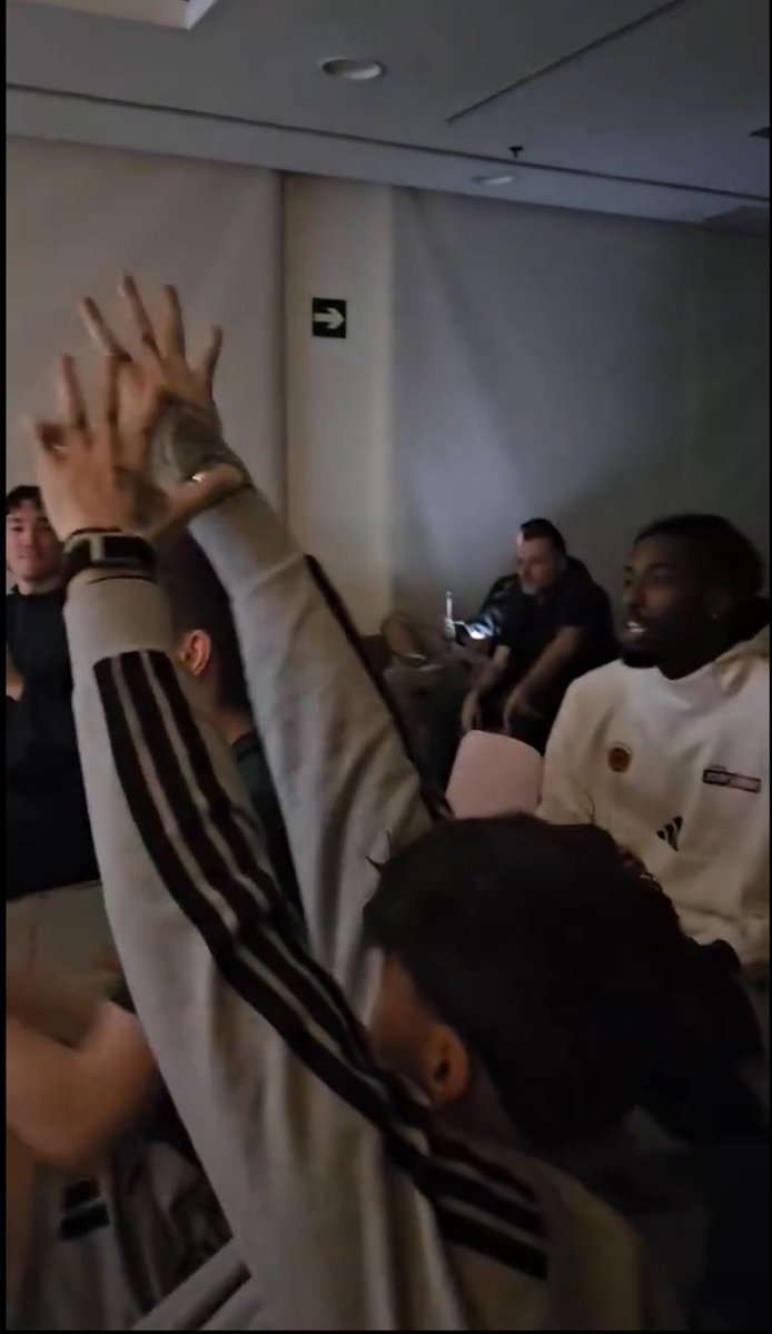 🎩☘️Βaby face☘️♉ tweet media