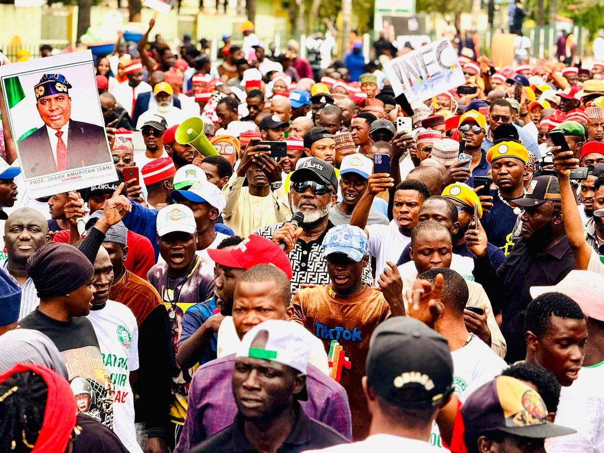 Senator Dino Melaye. (SDM) tweet media