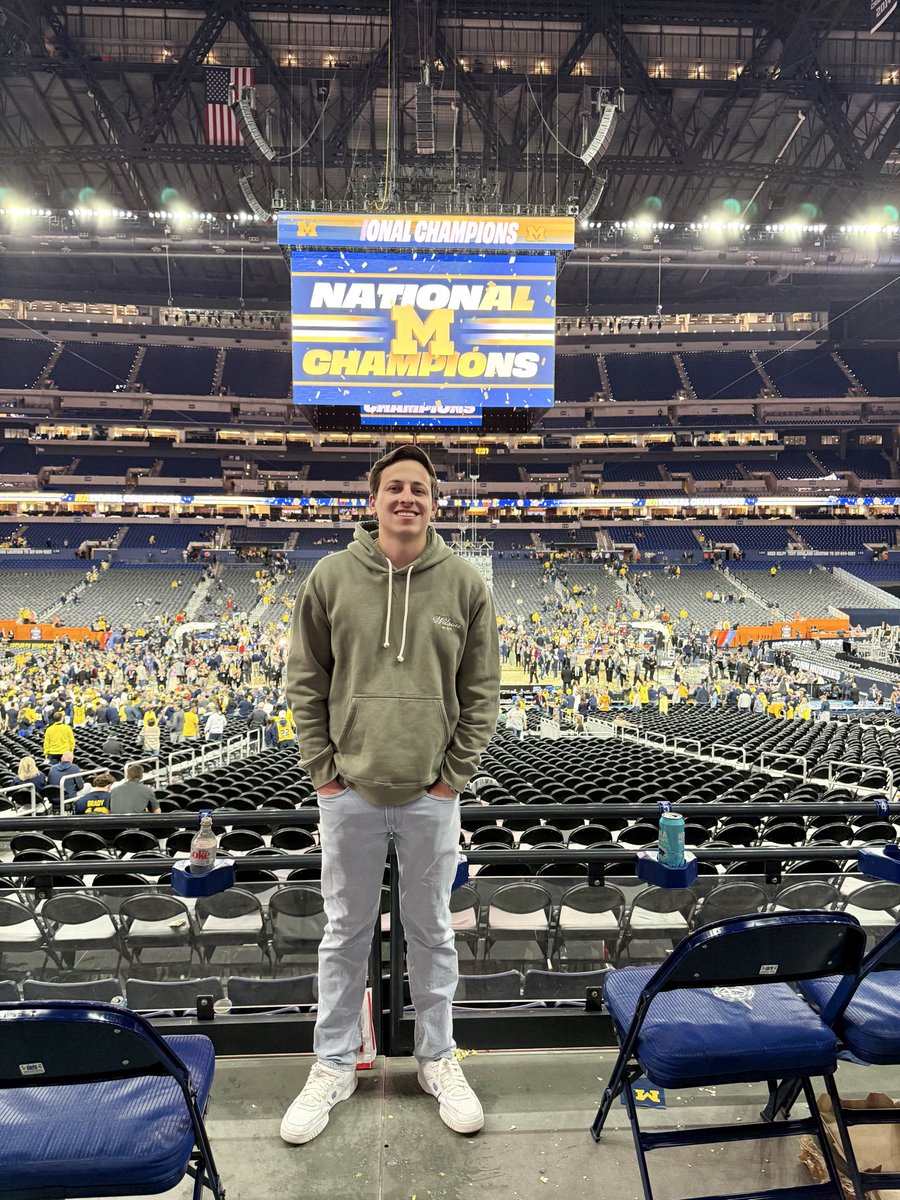 DSSpallone's tweet photo. The cherry on top was having the opportunity to experience the Final Four and National Championship matchups as well. Very appreciative of the opportunity and never taking a moment for granted.

A team effort across the board, thank you for the support! 🙏🏀
#Blessed / #SMSports https://t.co/EW1b0SFRaf