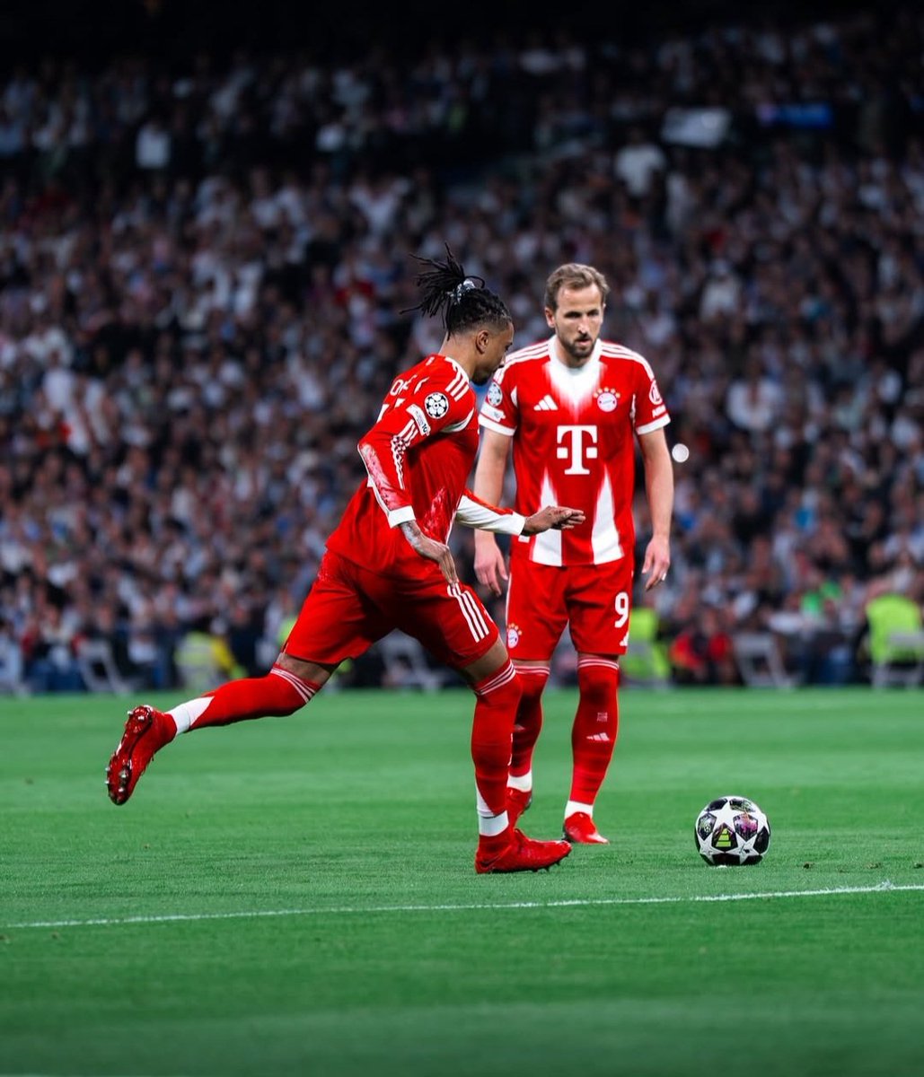 Hikaru_Matsuy12's tweet photo. L'impression de supériorité qu'il dégage sur le terrain
Le Flow de zinzin en dehors du terrain
Le numéro 17 qui colle parfaitement avec son style de jeu
Je crois que le Bayern tient vraiment quelque chose de très grand avec ce mec 🔥🔥
#MO17 https://t.co/aN0jJe8sCT