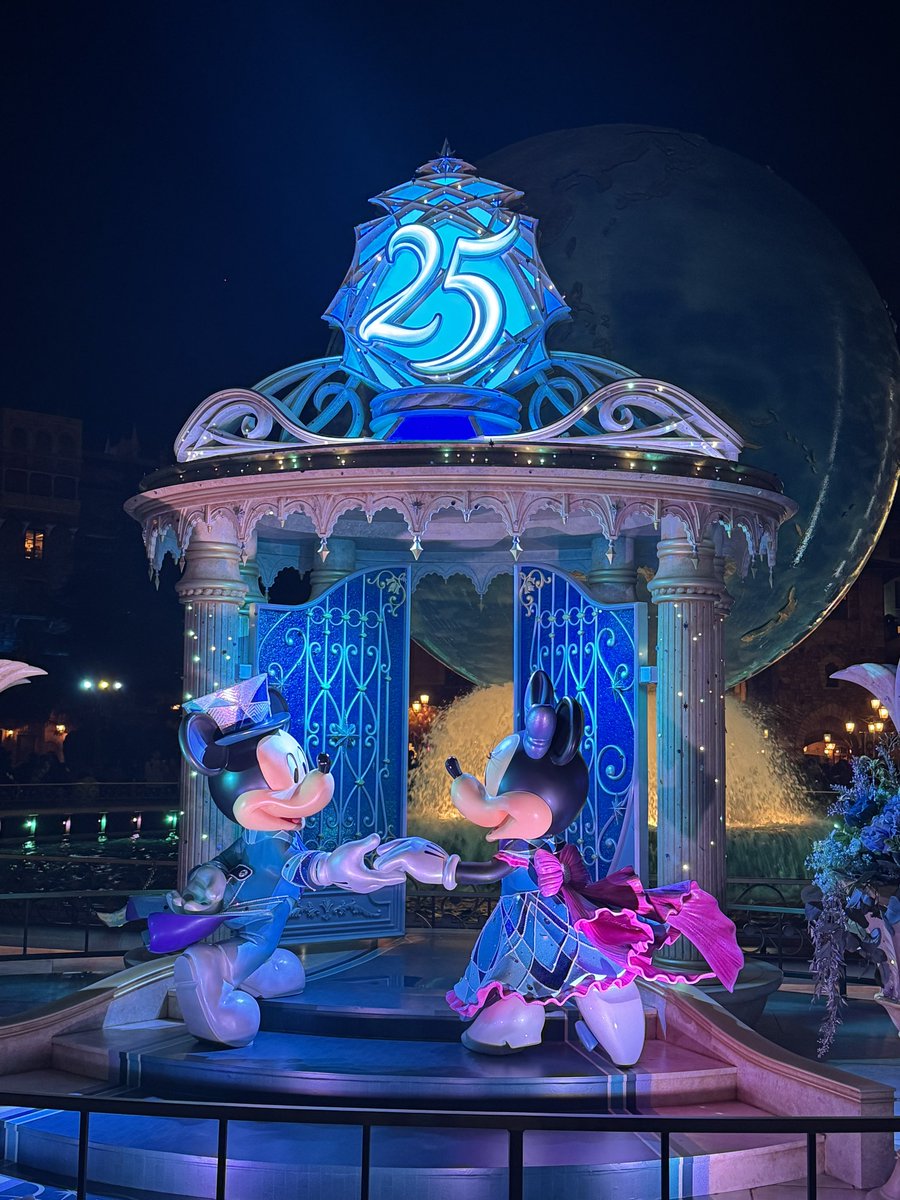 ma15disney's tweet photo. 完全再現されてて泣いた😭😭😭 https://t.co/hOrdfXmLHi