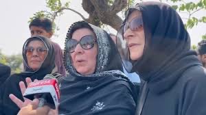 SabirKh8747244's tweet photo. “کل کا جلسہ عمران خان سے کینسل کروا کر حکومت کو ریلیف دیا گیا، لیکن بدلے میں نہ صحت کی رعایت ملی، نہ فیملی ملاقات، نہ غیرقانونی قیدِ تنہائی کے خاتمے کے لیے کوئی سنجیدہ اقدام۔ 😡
– نورین خان 🔥
#ImranKhan #JusticeForIK #PTI #StopInjustice #FreedomForIK”
@BarristerGohar https://t.co/7Hs2uPXFPf