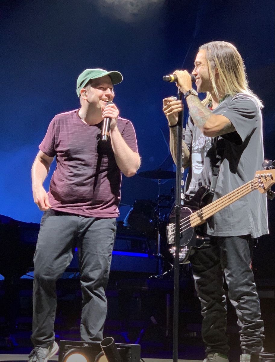 dina. ⚢︎ 5SOS 18/09 tweet media