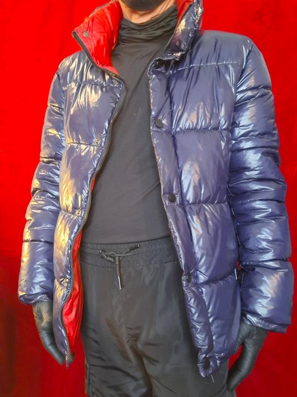 Mikael35667501's tweet photo. . Spring is taking its sweet time arriving... but I'm still rocking my nylon puffer jacket.
#SpringIsLate #PufferJacketLove #WinterFashion
#nylongear https://t.co/sRlqC2SzFp
