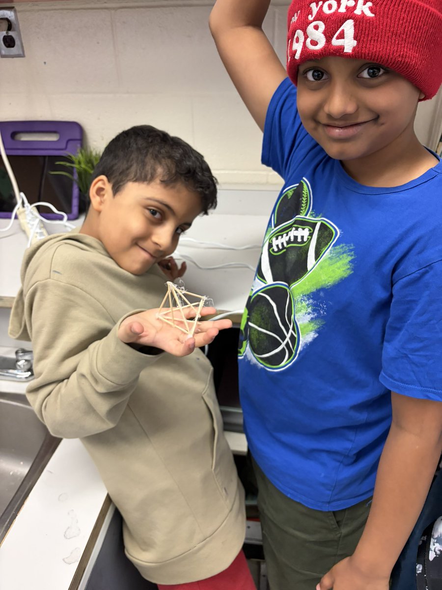MrTsClassroom's tweet image. Today we began our bridge building challenge by studying materials used to build sturdy/safe structures. We experimented using toothpicks and glue, finding the shapes that can bear the most weight/compression. Triangular and square based pyramids for the win! @TVDSB_STEM #tvdsb