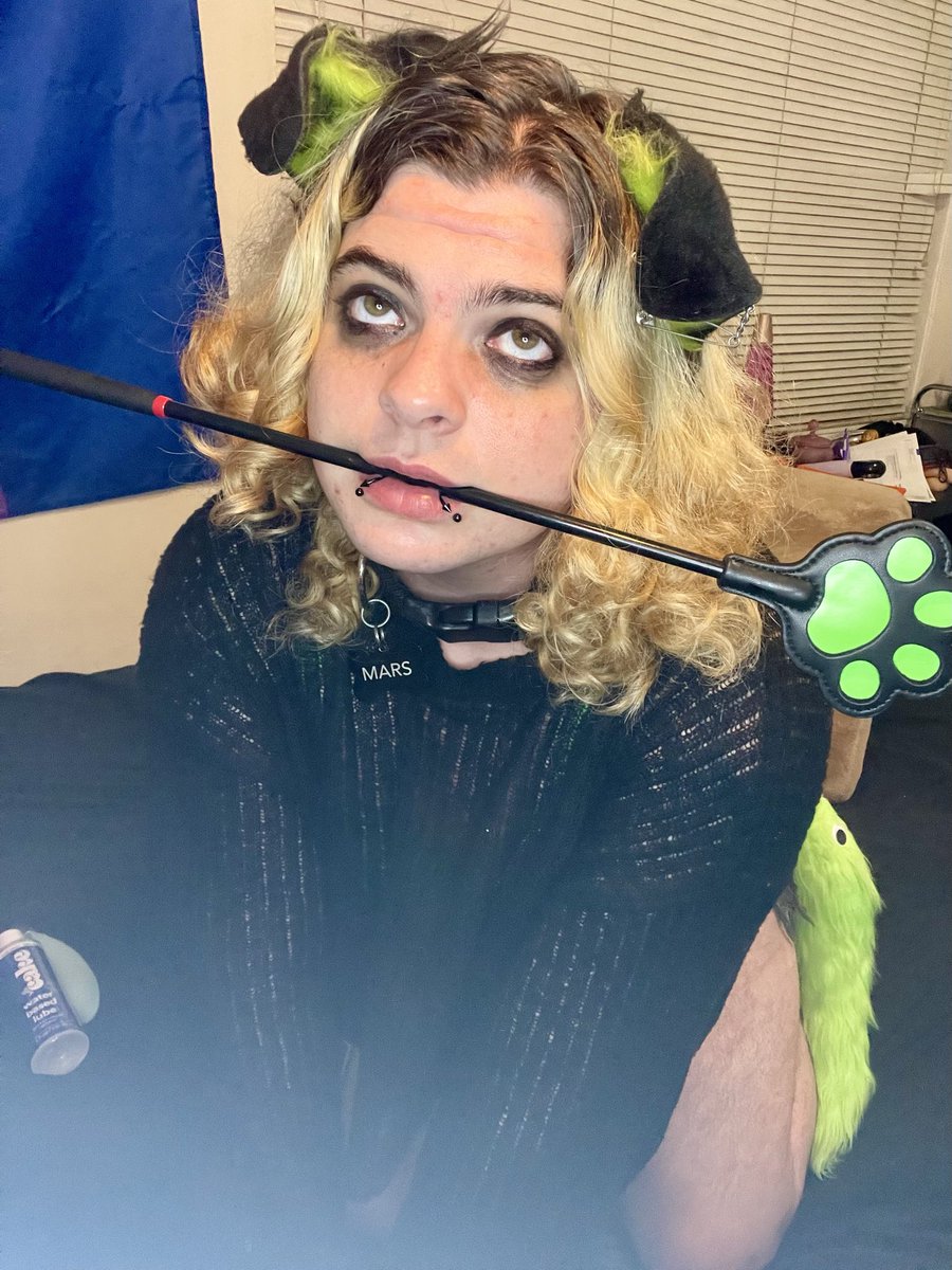 Off_To_Mars's tweet photo. Hit me? Please? #nsfwtwtًً #trans #ftm https://t.co/sNt0NfiZmz