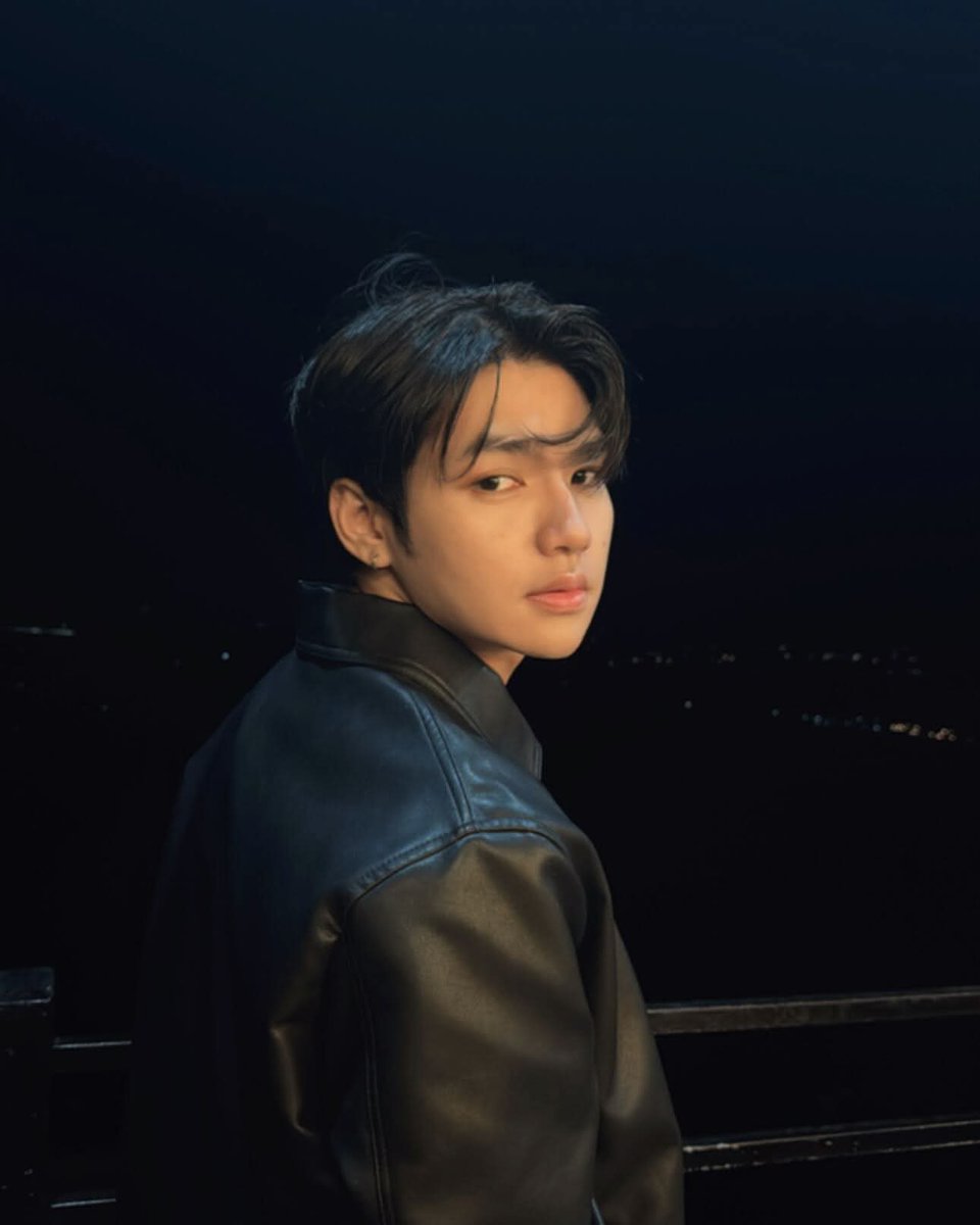 "Every step outside  your comfort zone is a step closer to the life you deserve"...

#HORI7ON_KIM #KIM #킴 #HORI7ON #호라이즌 
<a href="/HORI7ONofficial/">HORI7ONofficial</a> <a href="/HORI7ON_twt/">HORI7ON member</a>