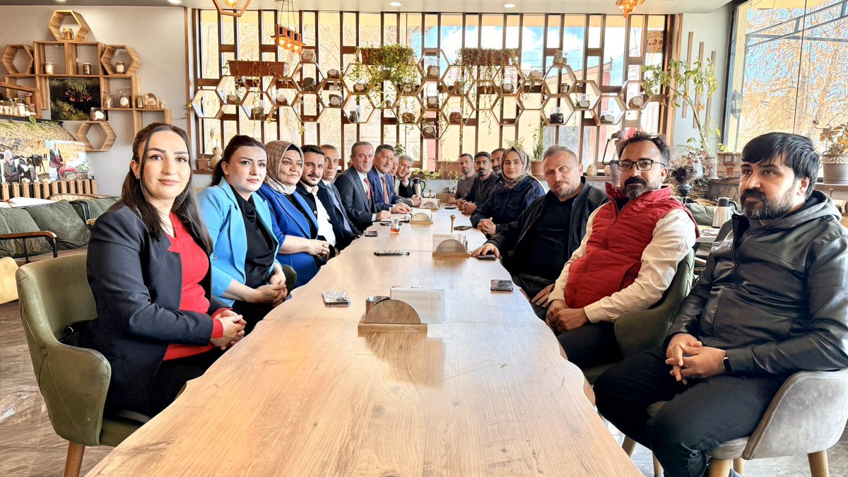 İl başkanımız sayın <a href="/KayaZeydin/">Av. Zeydin KAYA</a>,kadın kolları başkanımız sn.<a href="/KayhanMuhteber/">Muhteber Kayhan</a>, gençlik kolları başkanımız sn.<a href="/srvtkrstakkurt/">Servet Kürşat Akkurt</a> ve yönetim kurulu üyelerimizle birlikte Basın mensuplarımızla kahvaltı programında bir araya gelerek ilçemizin geleceğine dair verimli istişarelerde