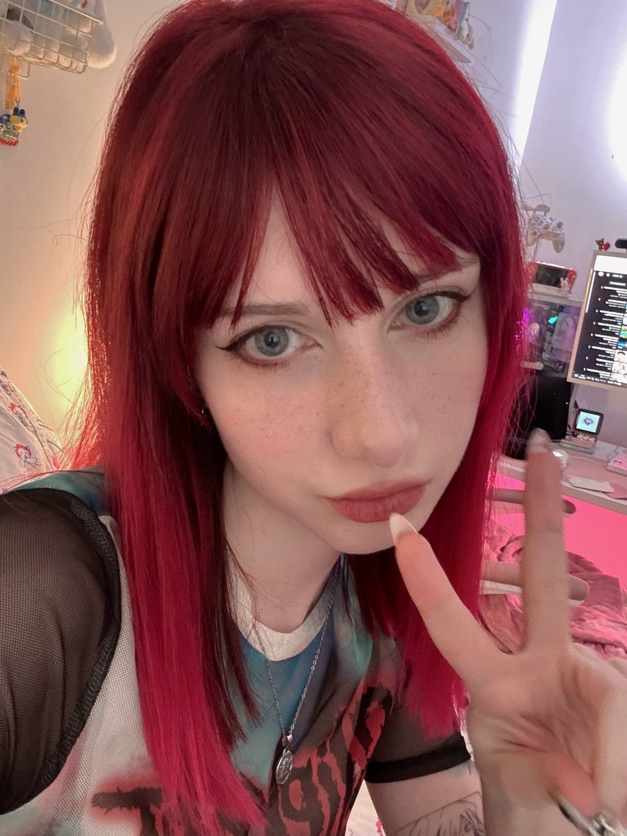 erin 🍓 tweet media