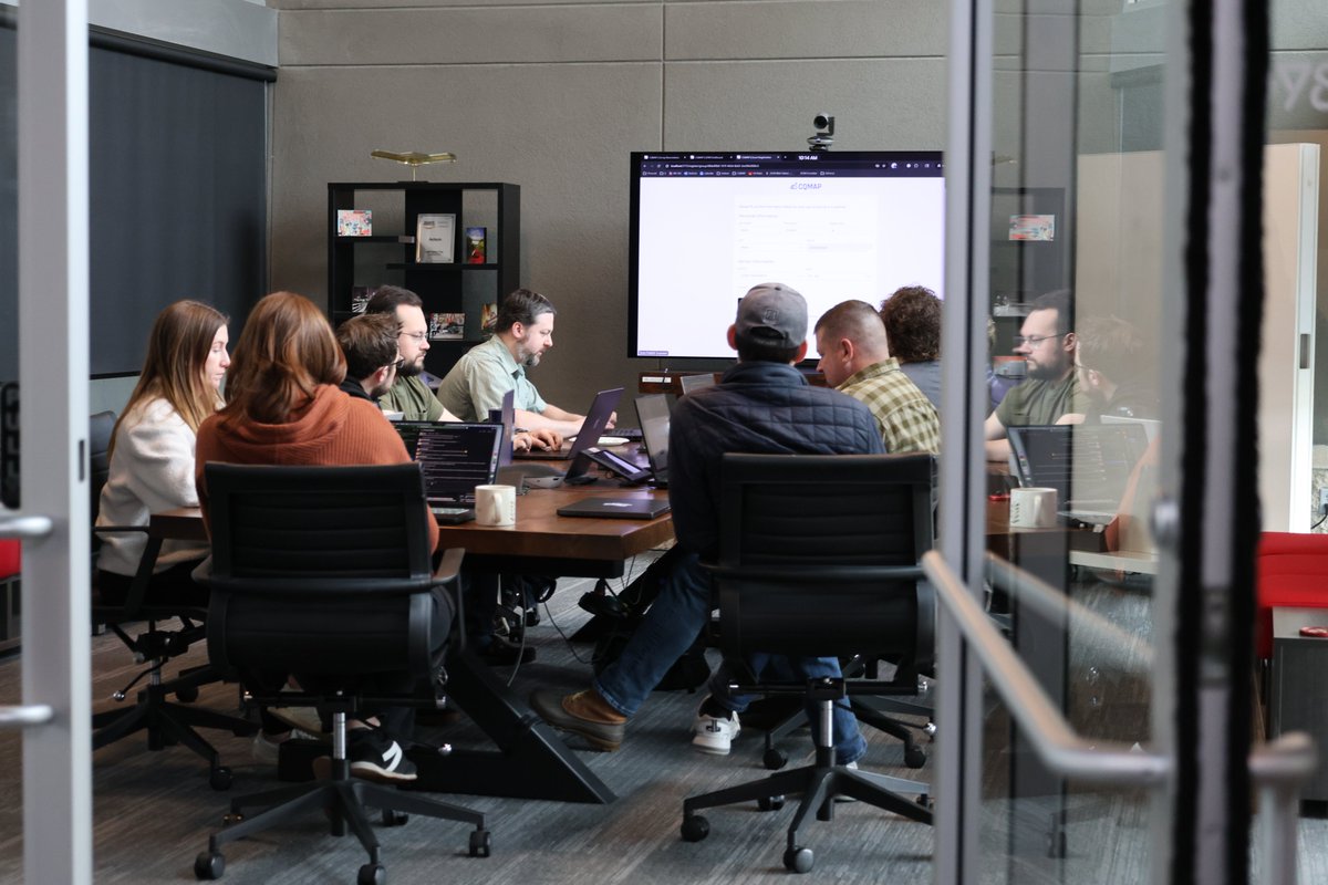aviture's tweet photo. Packed rooms. Big ideas. Plenty of “what if we tried this?” 

When teams have space to think and challenge each other, ideas sharpen fast, and better solutions emerge. 

That’s cross-pollination at Aviture. 
#CastawaysWeek #LiveAviturian https://t.co/n08IRXI4e8