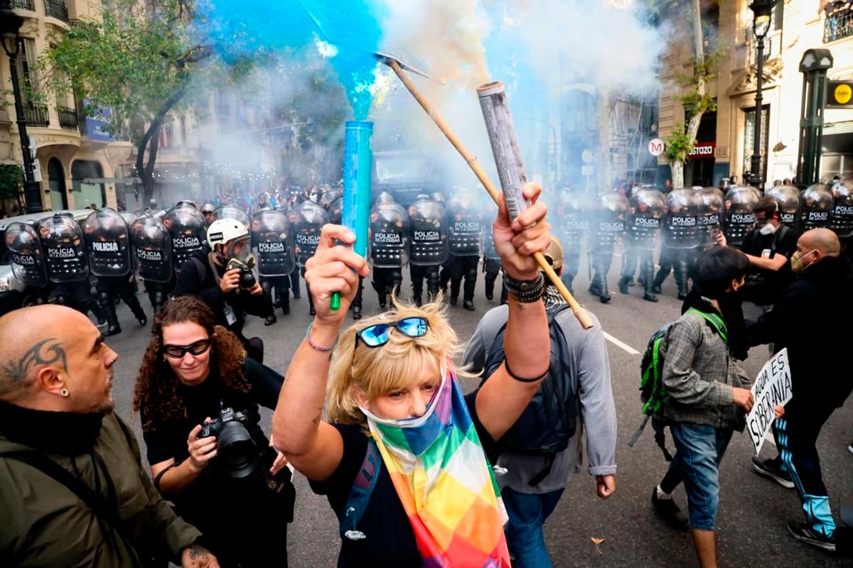 tiempoarg's tweet photo. 🔴 Glaciares bajo fuego: el Gobierno logra el quórum entre gases y detenciones en el Congreso. https://t.co/yPv70XacB3 https://t.co/dTMm5p9IUZ