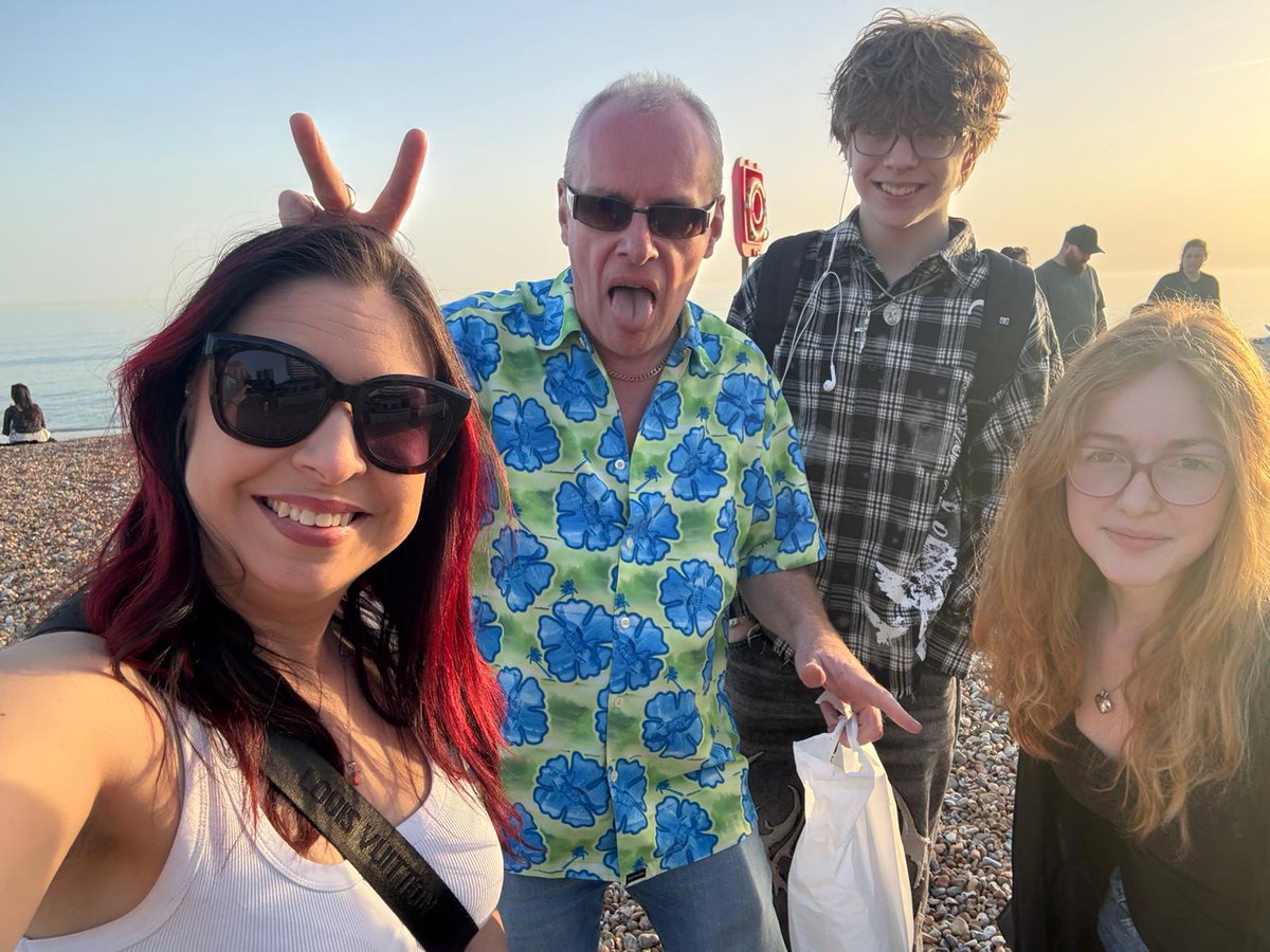 TrevCampbell's tweet image. Bumped into my beautiful friend whilst in Brighton today. We had to do the #selfies #eats #drinks together afterwards