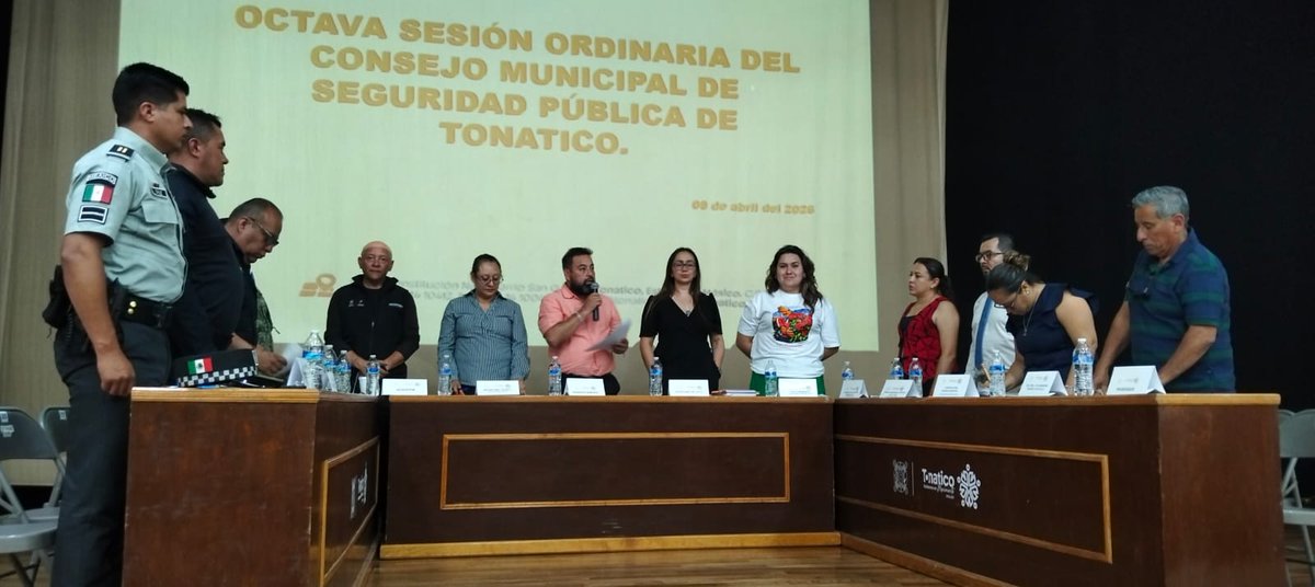 SecretariadoGEM's tweet photo. Se llevó a cabo la 8ª Sesión Ordinaria del Consejo Municipal de Seguridad Pública de #Tonatico, en el Centro Cultural Tonatiu, presidida por el T.G. César Hernando Fuentes Domínguez, Presidente Municipal Constitucional.
🔹 Se dio seguimiento al cumplimiento de acuerdos de la sesión anterior.
🔹 Destacó la participación de la Dirección de Seguridad Pública en el fortalecimiento de acciones en la materia.
Con la participación de autoridades de los tres órdenes de gobierno, se continúan consolidando estrategias coordinadas para la seguridad y bienestar del municipio.