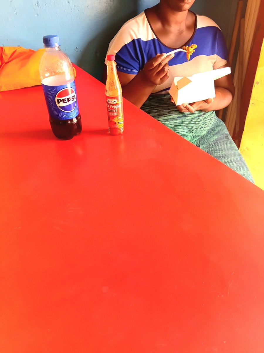 DennistonDK's tweet photo. This customer is really enjoying her #StewChickenandMixedVeggiesPasta for lunch! #CaribbeanQuickMeals #BestPricesAround #FiwiHarvestCafe 🙏🏾❤️🇯🇲 https://t.co/dk7zgoV34A