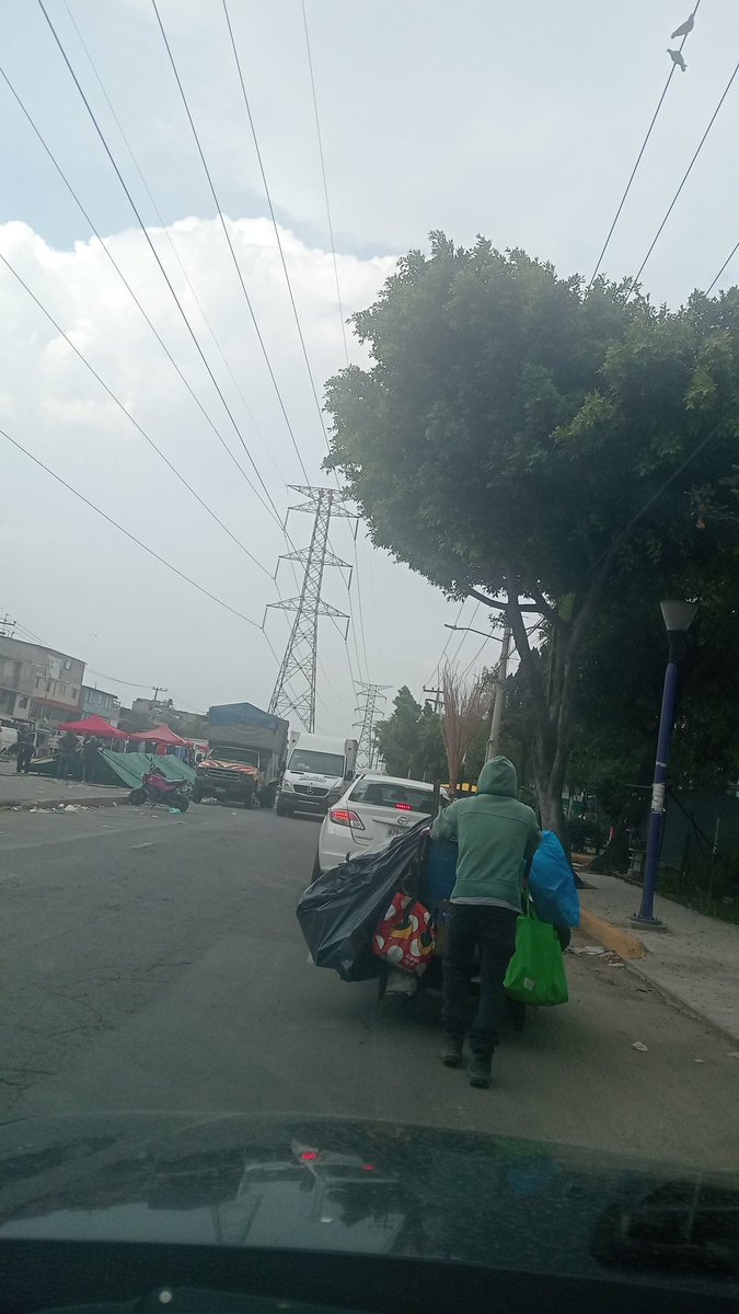 barrera_giba's tweet photo. @Aleida @iztapalapa @GobCDMX deberías de ponerte a trabajar. Es un asco entre las disque composturas,el mer ado, los de la basura el tráfico es insoportable. https://t.co/X1qzu7G7UA