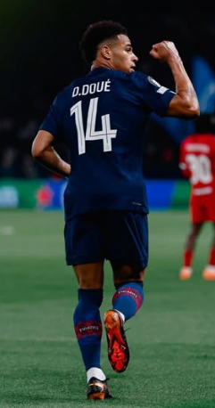Con golazos de Désiré Doué y Khvicha Kvaratskhelia, Paris Saint-Germain le dio un auténtico baile a Liverpool en la ida de los Cuartos de Final de la UEFA Champions League. 📷📷
El PSG pegó primero en la serie y deja claro que va con todo por el bicampeonato.