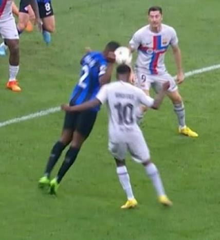 madridblaugrana's tweet image. 🚨LA MANO DE DUMFRIES HACE 2 AÑOS

🚨EL PENALTI A LAMINE EL AÑO PASADO

🚨LA NO EXPULSION DE KOKE HOY

💣TODOS LOS AÑOS NOS ECHAN DE LA CHAMPIONS LOS ÁRBITROS

🤮 CEFERINATO PODRIDO