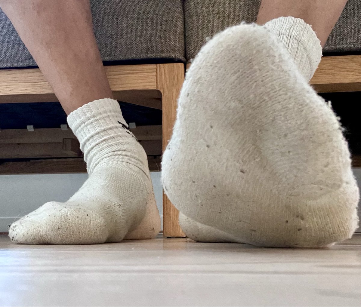 Size15Eastern's tweet photo. Close-up tonight.
Size 15 / EU 49.5.
Better look at the scale.  

#size15 #size15s #bigfeet #bigfoot #size15feet #hugefeet #hugefoot  #size15shoes #tall #malefeet #mensfeet https://t.co/yQh7GPxIAX