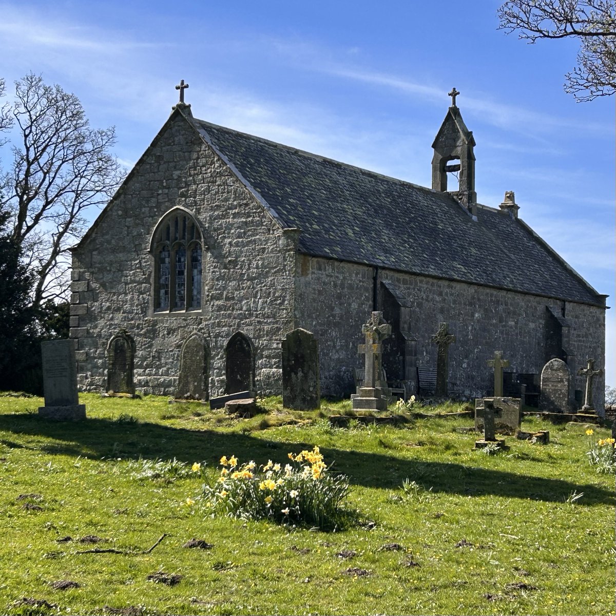 cmcayley's tweet photo. Visited Heavenfield and St Oswald’s Church, nr Wall in Northumberland - having seen it on BBC’s Pilgrimage. The setting is beautiful, historic, simple: the gorgeous sunny day added to the day. @BBCTwo #pilgrimage #StOswald #NorthernSaints https://t.co/P4uRfPvBng