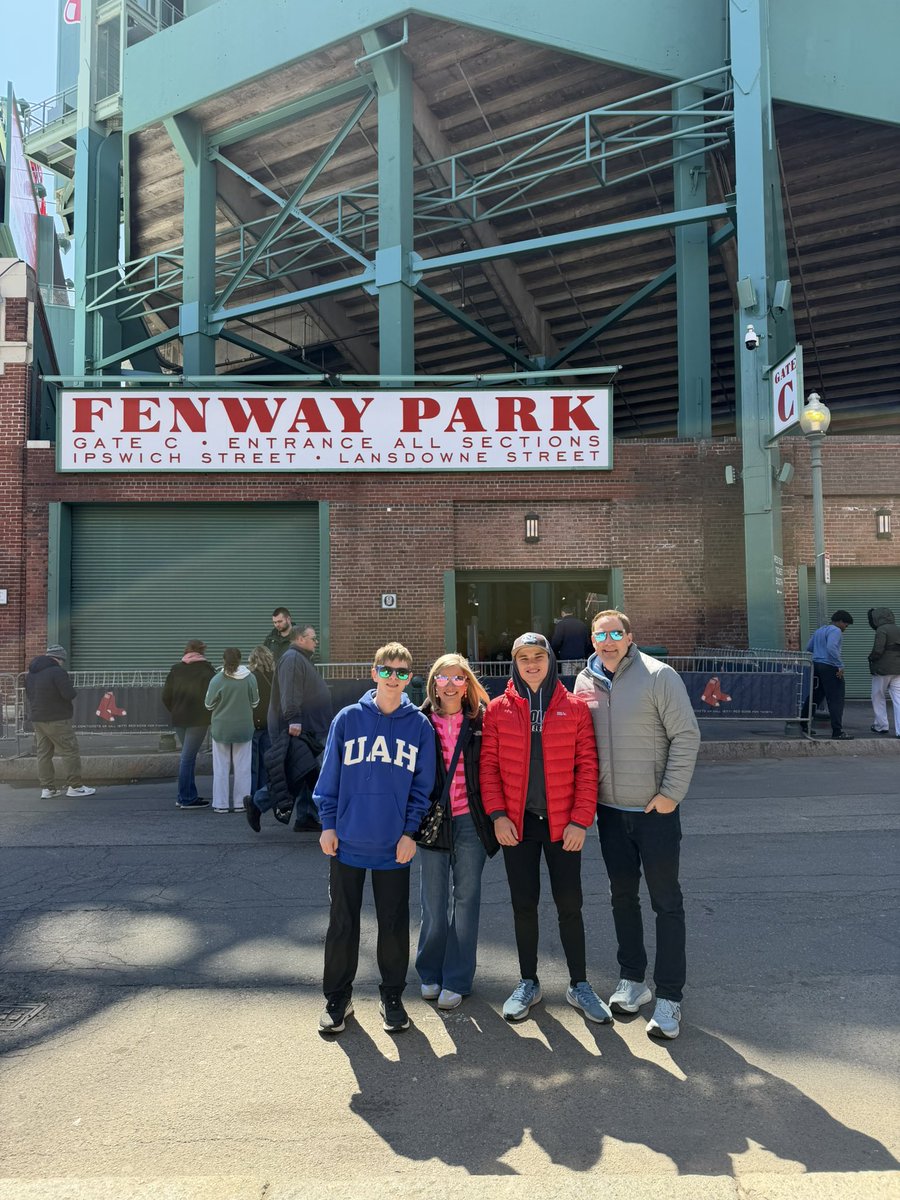 tmichaeloneal's tweet photo. Fenway with the family! ⚾️ https://t.co/3113eFztlg