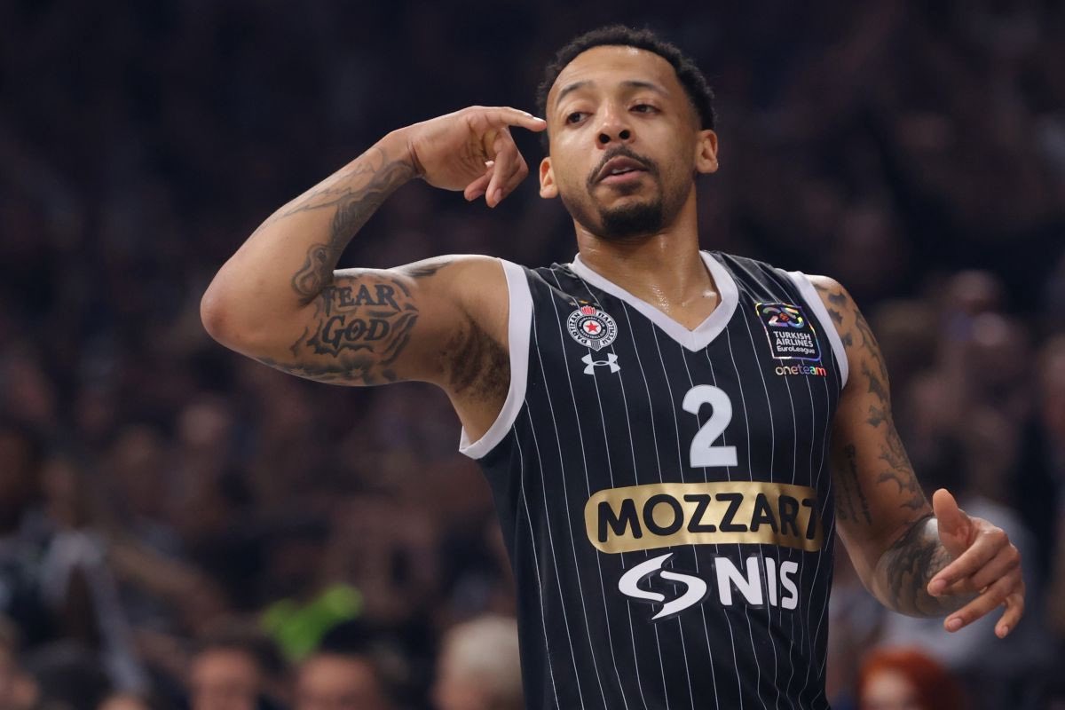 🚨 CARLIK JONES WILL MISS THE EUROLEAGUE PLAYOFFS!

The American Guard is not injured, they just did not qualify.