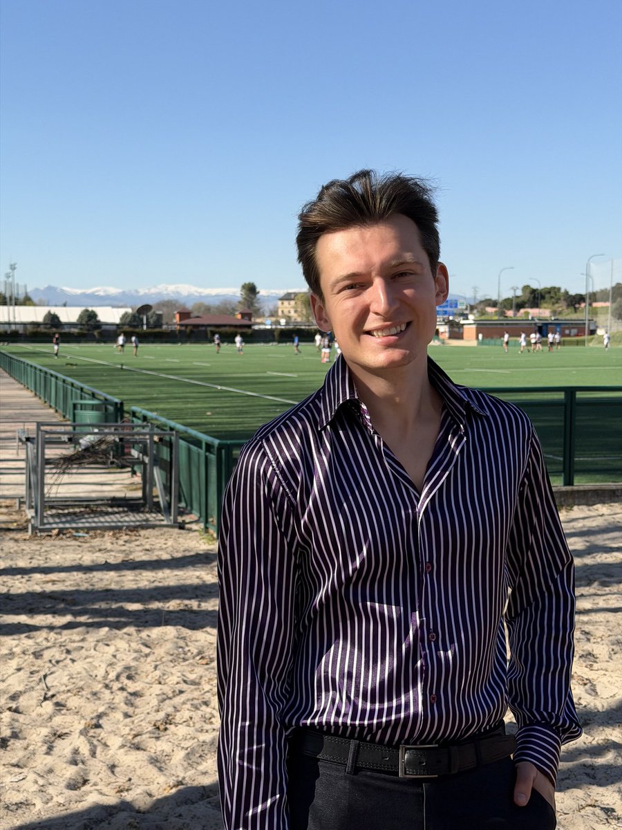 Neminglovsky's tweet image. I can’t explain how much do I love this satin D&amp;amp;G shirt and shiny pants! Need to find more clothes like these #elegance