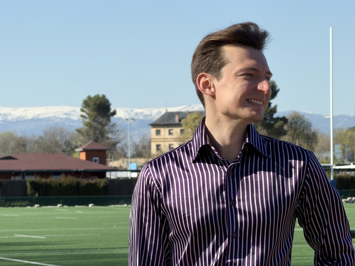 Neminglovsky's tweet image. I can’t explain how much do I love this satin D&amp;amp;G shirt and shiny pants! Need to find more clothes like these #elegance