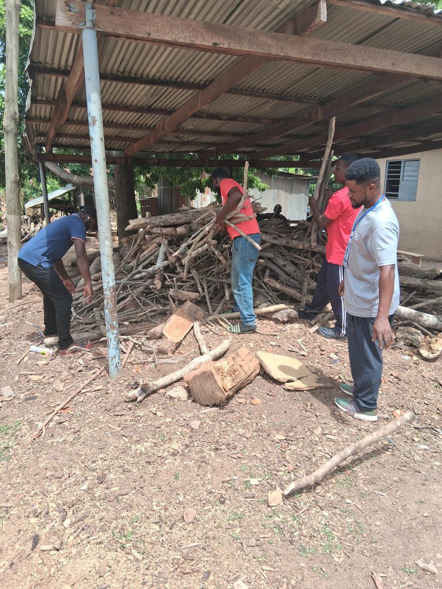 Khuddam Ghana tweet media