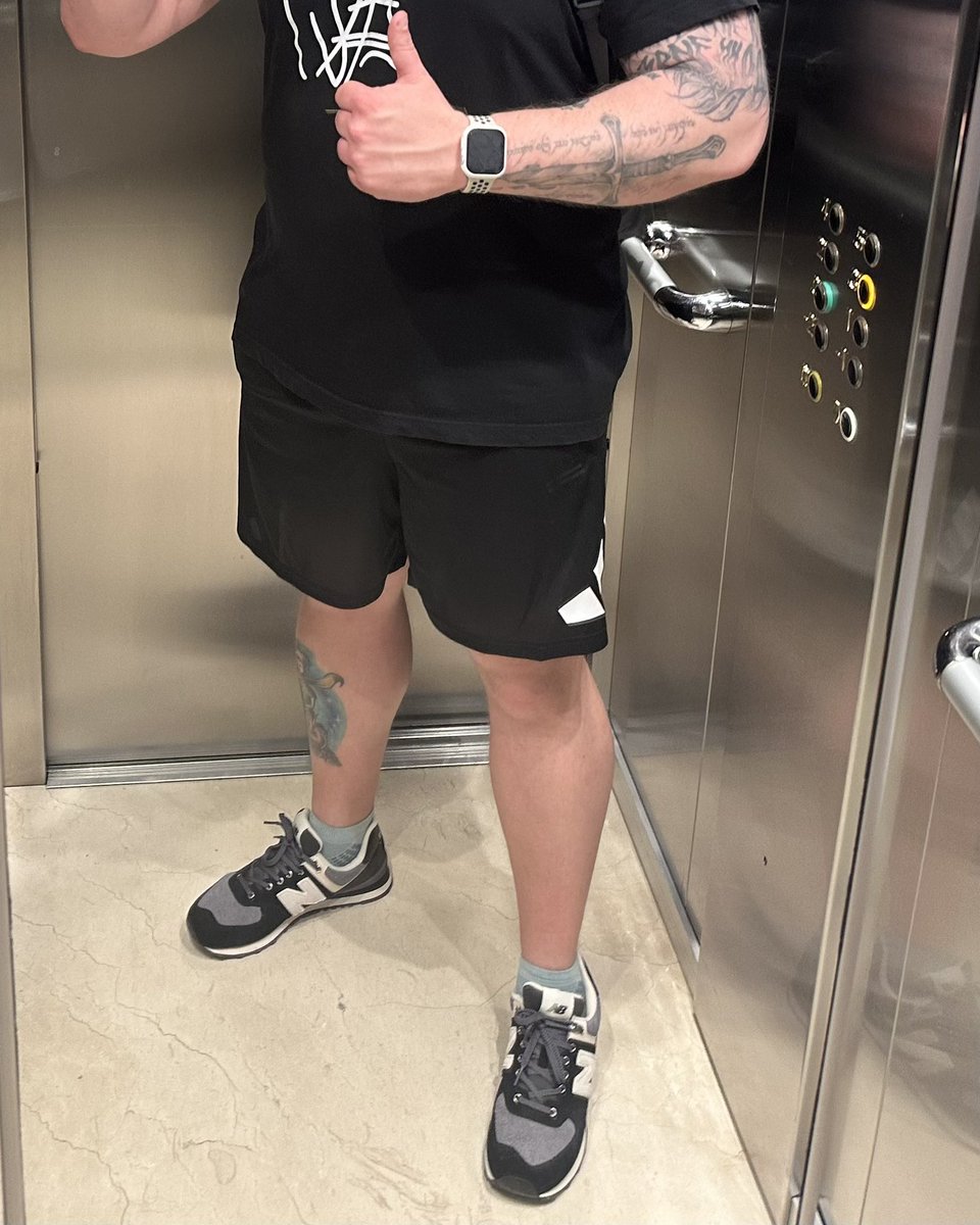 Мечтает ли киберТосенька об электростуле? tweet media