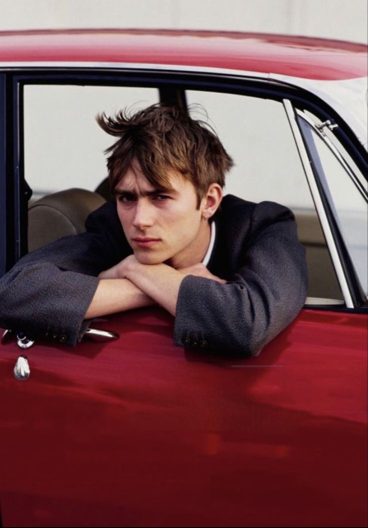 archive damon albarn tweet media