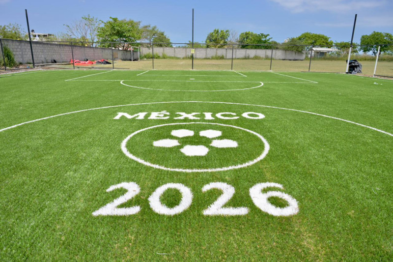 Supervisa alcaldesa de Veracruz construcción de canchas de futbol en el municipio <a href="/espejohernandez/">Rosa María Hernández Espejo🌹</a> referentemx.com/nota.php?id=16…