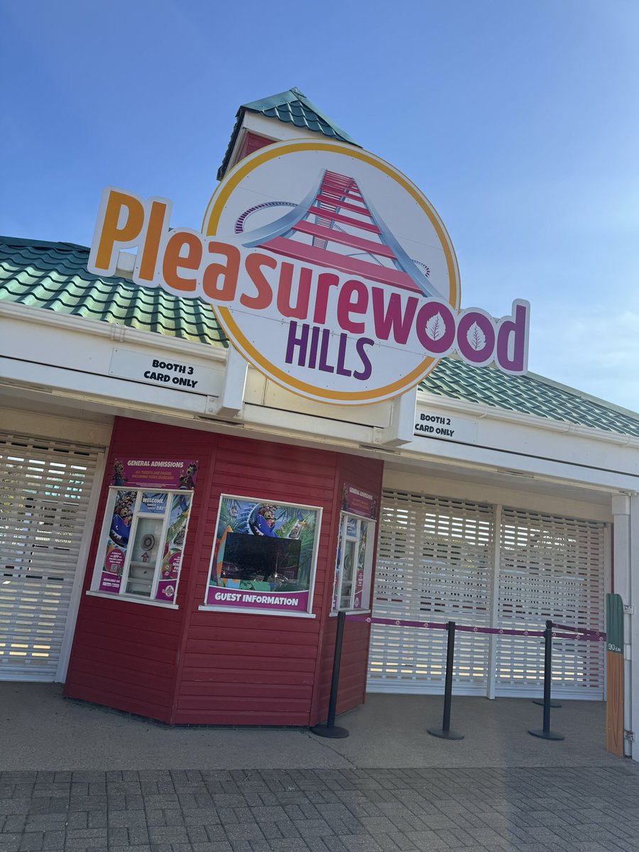ryanrids's tweet photo. First time visit today and what an amazing park @pwhills is I really hope they pull the visitors arrived at 9:30 park opened at 10:00 and got on 4 rides within 30 mins whatever there doing I hope they keep it up as I got on so many rides through the day! https://t.co/i3xh881Jms