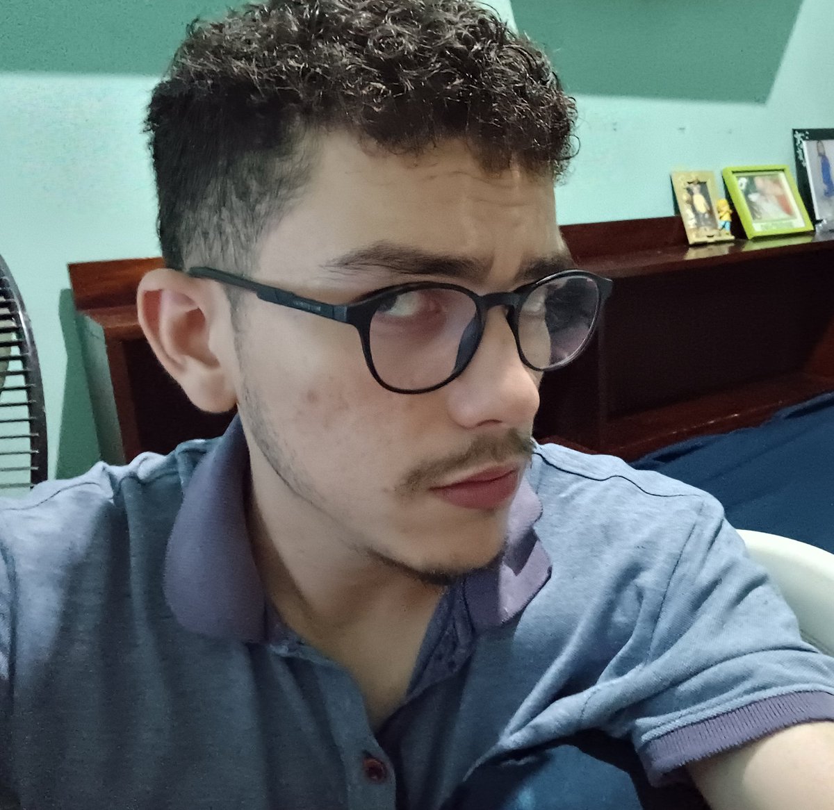 cortei o cabelo esses dias e ate agora to achando meio esquisito

mas tbm o trapo q eu to aqui