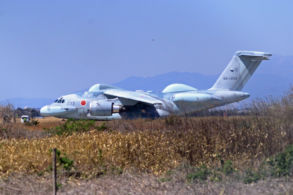 PhotoP63408's tweet photo. おはようございます😃
本日もよろしくお願いします。
2026.4.8　岐阜基地
スタンドオフ電子戦機　カモノハシさん
(68-1203)
4回目のテストフライト
初撮影できました。
#岐阜基地
#川崎重工
#カモノハシ https://t.co/m4rFxyl2w3