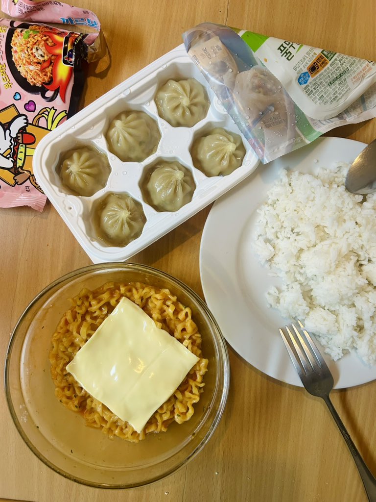 markjusil's tweet photo. Re-living college’s Pancit Canton and Siomai combo. But in Korean. 😆 https://t.co/kHoA6Tuzqj
