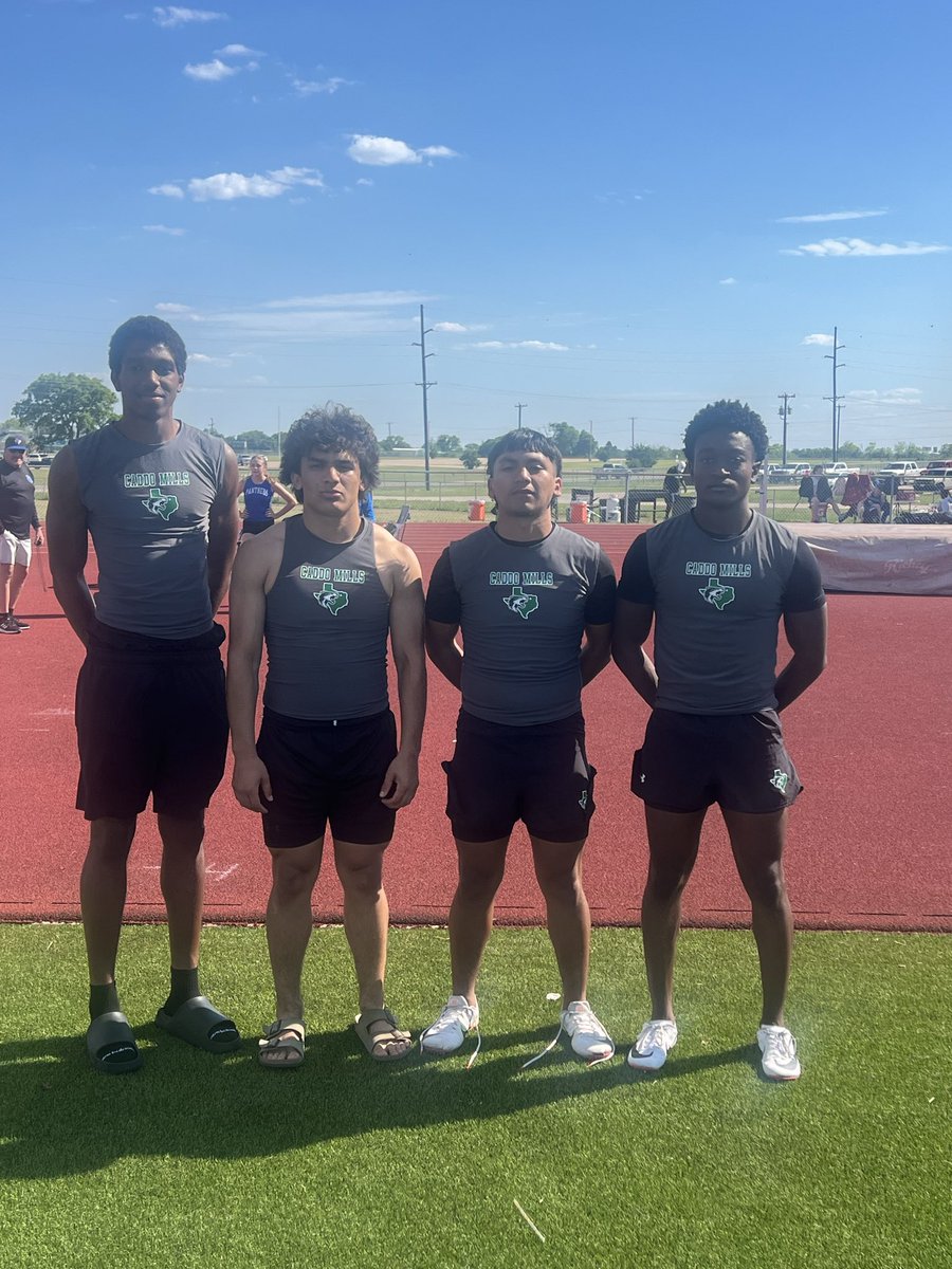 FoxUnleash's tweet photo. Your 2nd place finishers in the JV 4x100 Relay - Mims, Espinoza, Villafranco and Mansaray. It’s a Great day to be a FOX! @KodiCrane @luke__allison @CaddoMillsHS @CaddoClub #UNCOMMON #unLEASH #FoxFast https://t.co/VQ2xDYbcH7