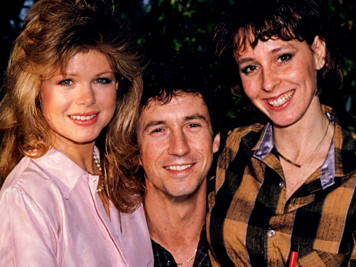 shim1984's tweet image. Patsy, Charles &amp;amp; Susan (Charles’ wife)

(1985)

The caption under this photo: 

Is Charles Shaughnessy as sexy as he seems? His two ”best gals” tell all!

I want to know what they said. 😭🤣

#daysofourlives #days #DOOL #patsypease #charlesshaughnessy