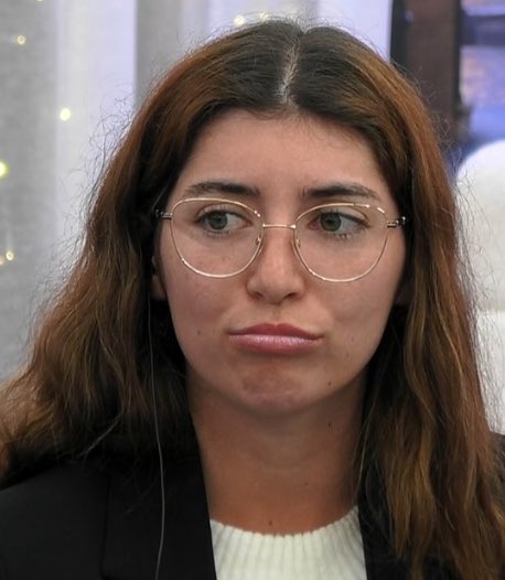 LauSemFiltro's tweet photo. Juro que não consigo desver, nem gémeos são assim tão parecidos 

#sstvi https://t.co/cnwEocr5lc