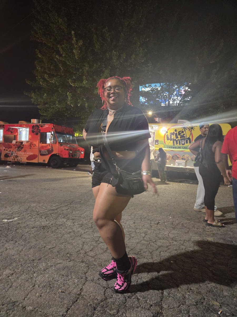 2light2beebony's tweet photo. Thicc gyal, happy gyal https://t.co/9jS7BIdxYV