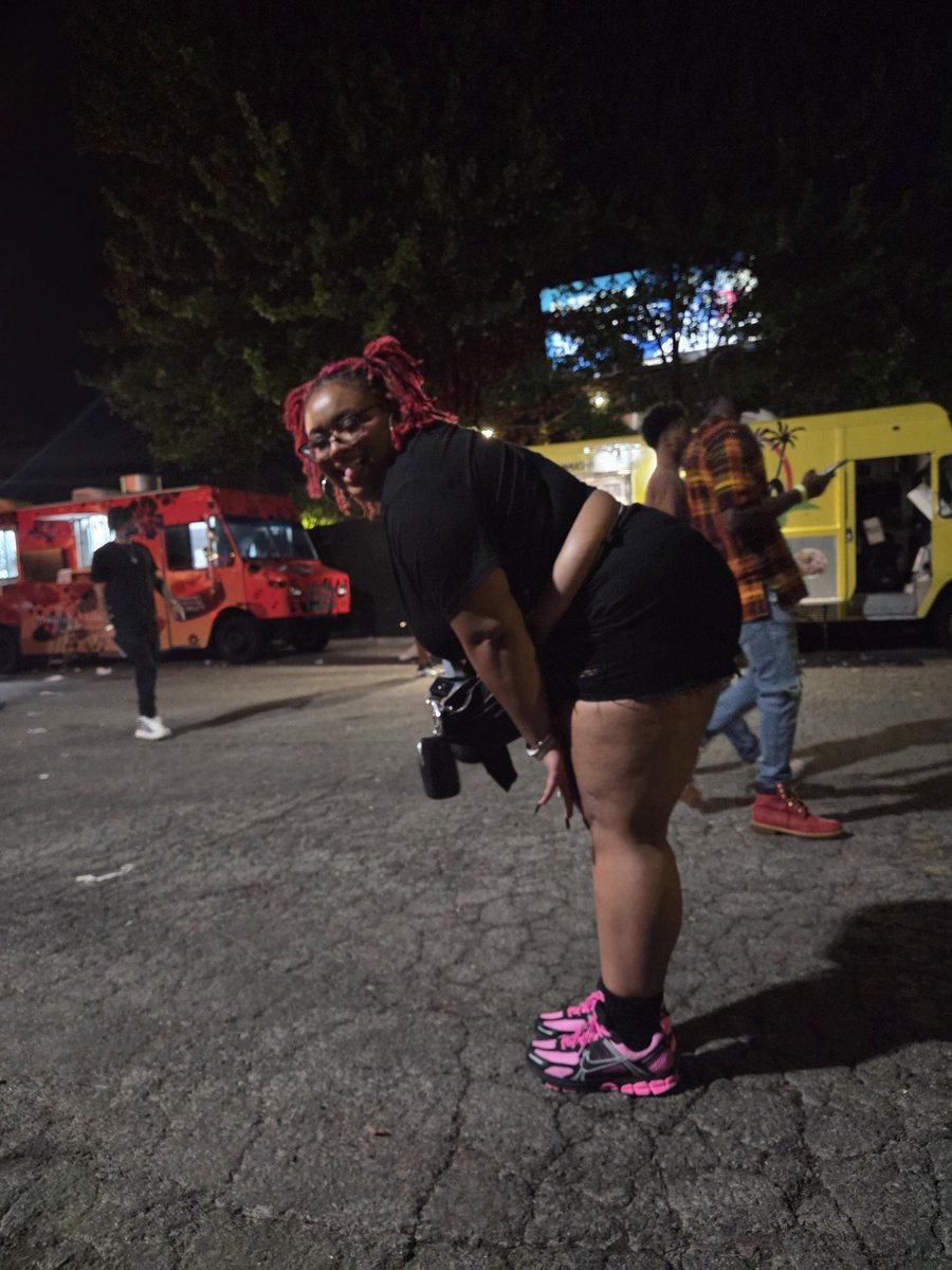 2light2beebony's tweet photo. Thicc gyal, happy gyal https://t.co/9jS7BIdxYV