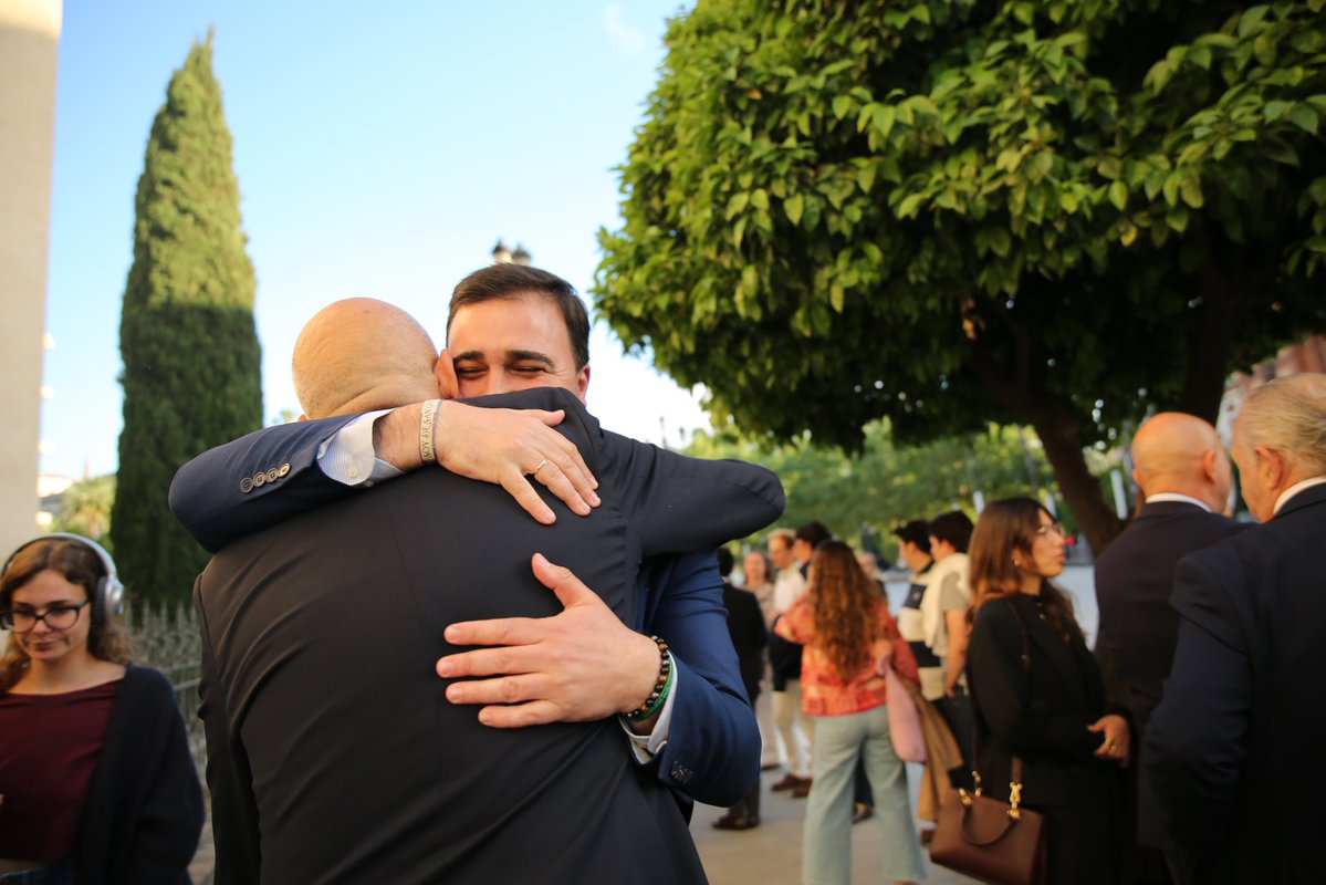 Aún tenemos la nostalgia de lo vivido y ya anunciamos la llegada de un nuevo tiempo en la ciudad. Las Glorias de Sevilla. Hoy se ha presentado el cartel anunciador, obra de  Rafael Muñoz. La Virgen de la <a href="/saludsanisidoro/">Salud de San Isidoro</a> es la protagonista de un gran cartel.<a href="/ElConsejoSev/">Consejo HH y CC Sevilla</a>