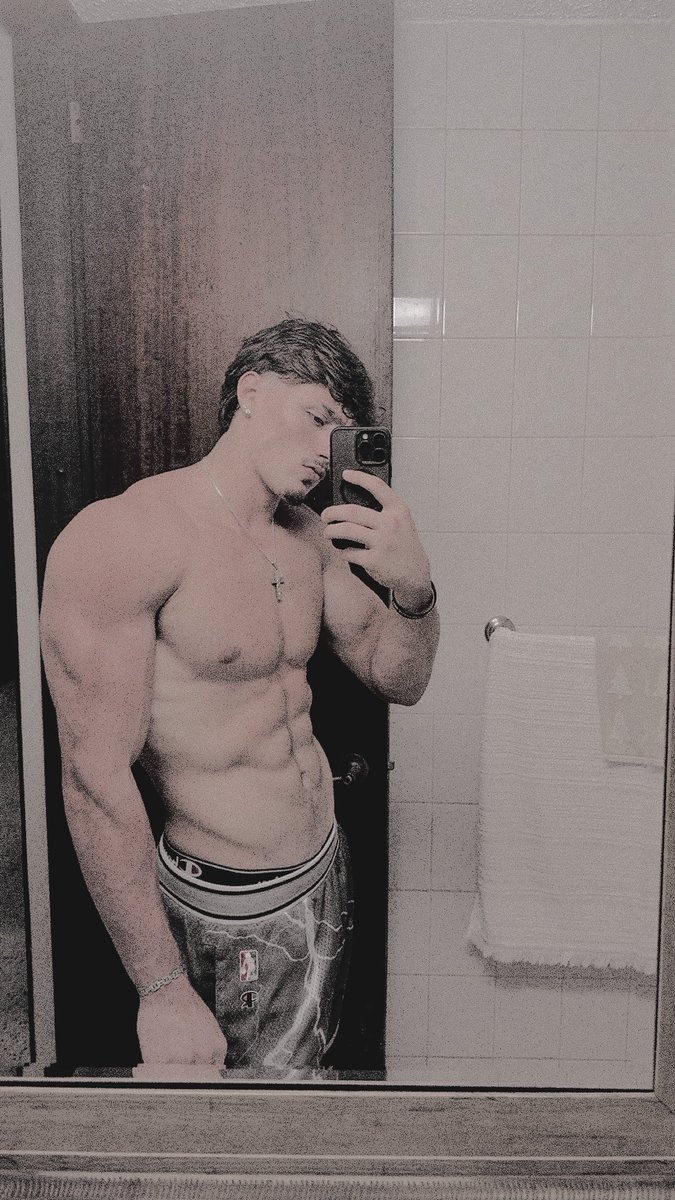 𝙍𝘩𝘺𝘴. tweet media