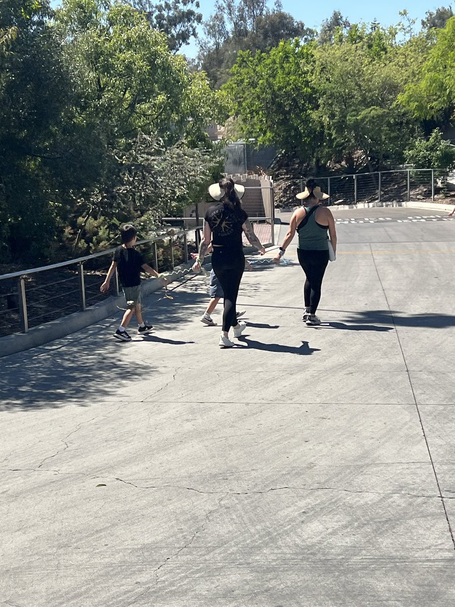 Mr. Dennis tweet media