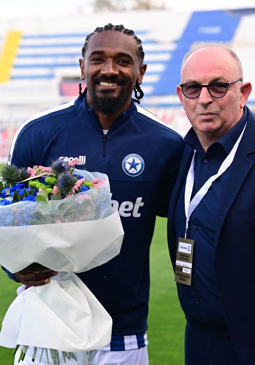 ℹ️ Samuel Moutoussamy honoré par son club pour sa qualification pour la Coupe du monde 2026 🔥 💐 

Ça s’est déroulé avant le match de l’Atromitos FC face à Kifisia (0/0). 
#Congo