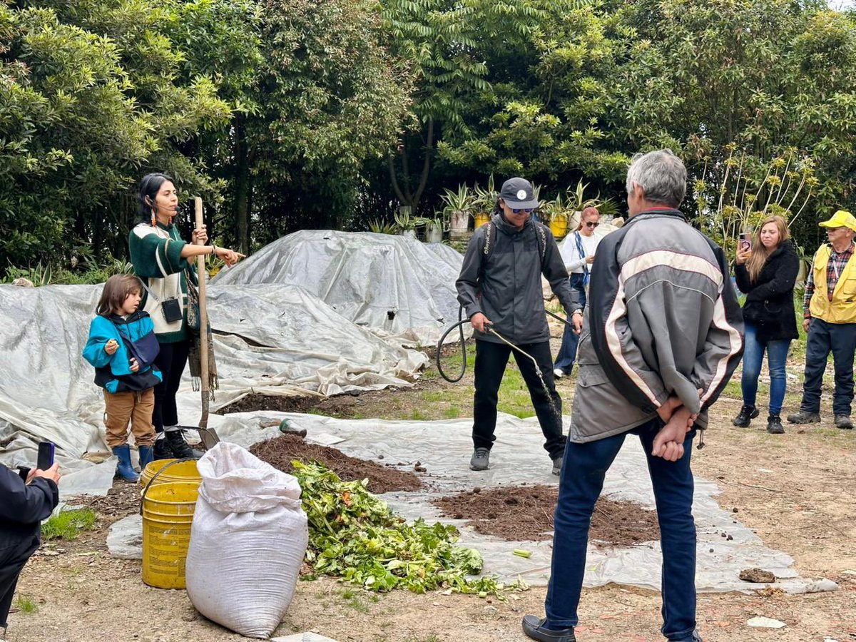 CundinamarcaGob's tweet image. En este espacio realizaron actividades para fortalecer conocimientos y promover acciones en torno a #BasuraCero, en busca de generar oportunidades para el cuidado del ambiente y el desarrollo del territorio.