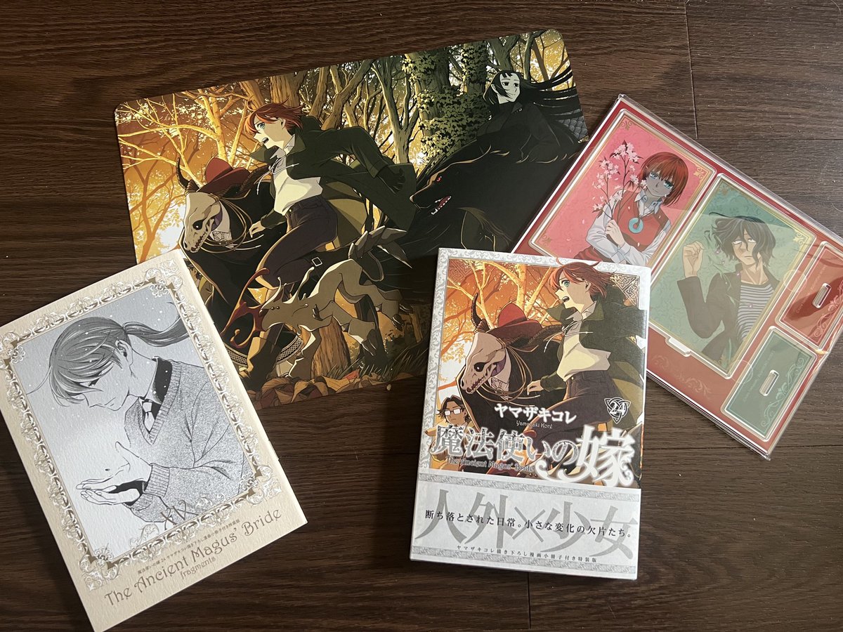 Hobone_'s tweet photo. 24巻、とりあえず仕事があるからざーっと読んだけど。
絵だけで言うとルツと、ヴァイオレットの表情がツボ。あと…ビーストな。
あ、もちろん犬アスも❤️同乗いいですか🫶

仕事から帰ったらねっとりしっかり隅から隅まで読むからな！！！

#まほよめ https://t.co/K6loqXJ2xD