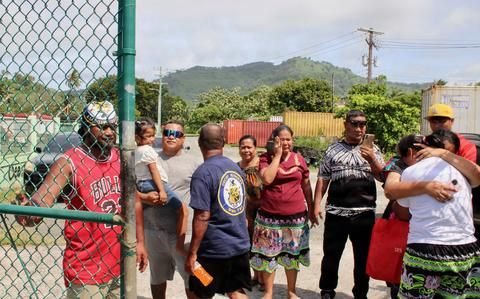 StripesPacific's tweet image. The U.S. Coast Guard has rescued a family of three stranded for a week in their tiny skiff in waters off the Federated States of Micronesia. #uscoastguard
buff.ly/aNsxGvq