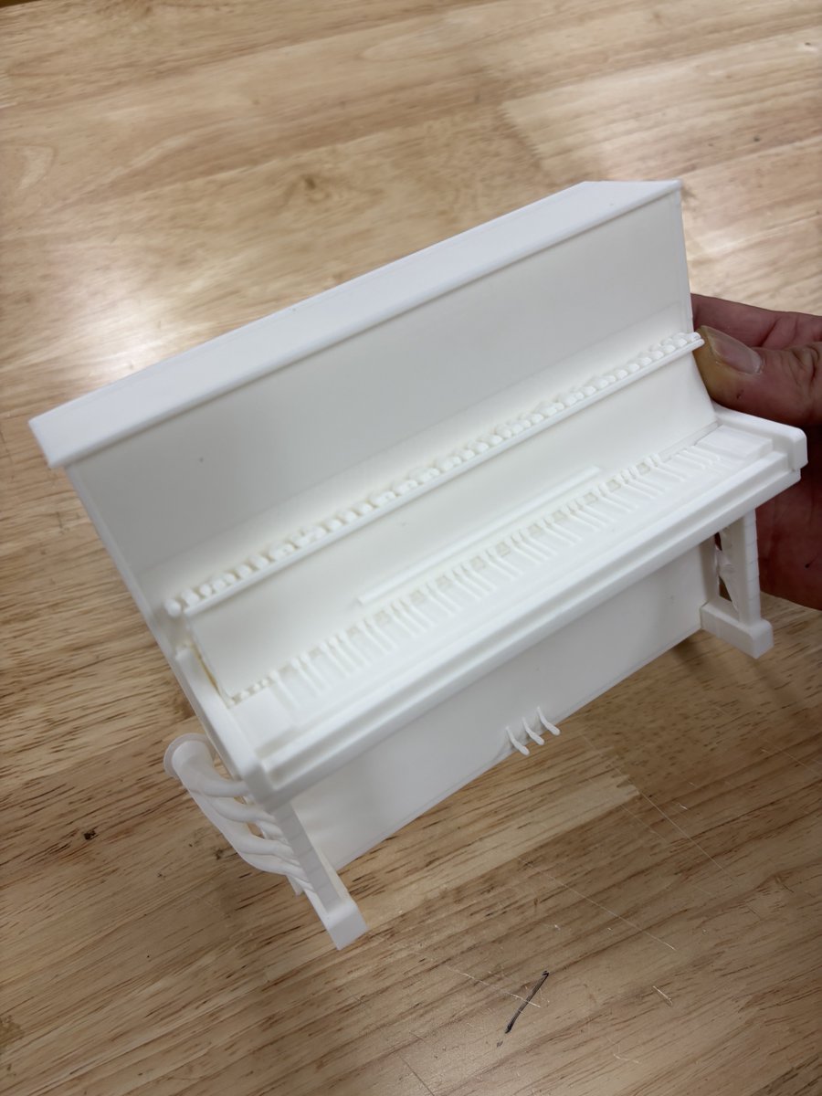 x_tech_lab_ima's tweet photo. 御年85歳、3Dプリントデビュー作のご紹介です!モデリングにはAutodesk Fusionを使用しています。ラボで何度か基本操作をお教えした後、ご自身でもYouTubeなどを見ながら、モデリングに挑戦されました。「いくつになっても、新しいことを学び、挑戦し続ける」その前向きな姿に、刺激をいただきました! https://t.co/EaJUWXD5SB