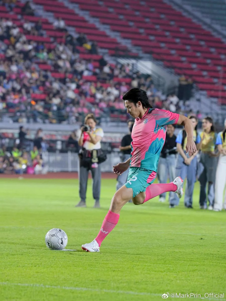 หล่อทุกรูป 💗
这些快乐与欢笑的瞬间 ❤️ 谢谢大家一直以来给我们的温暖和真挚的友谊🥰 

#mark_prin #หมากปริญ #prinfanclub 

Cr : weibo markprin_official