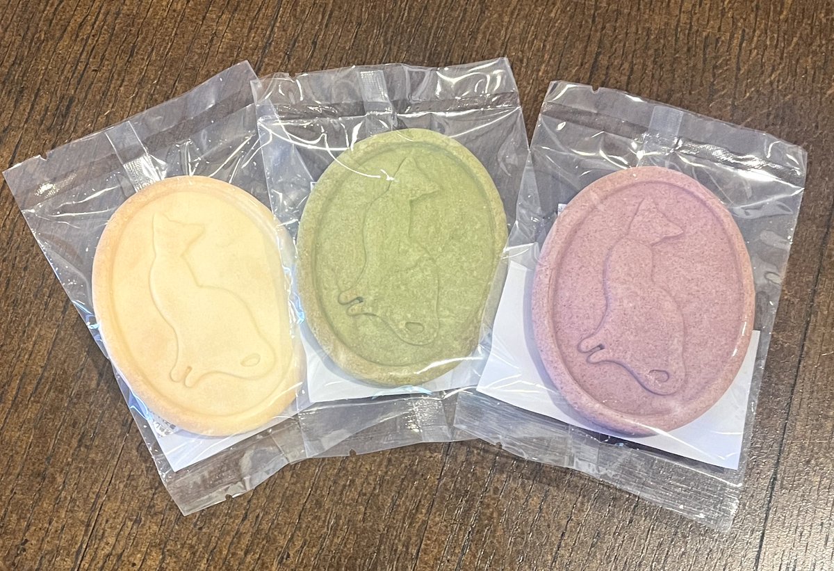 《月猫堂》春の新メニュー
米粉猫クッキー(プレーン、チョコチップ、ナッツ)
楕円米粉猫クッキー(プレーン、ほうれん草、紅芋)
営業日も、金土日&amp;ギャラリーオープン日になりました！
どうぞお出掛け下さい💖